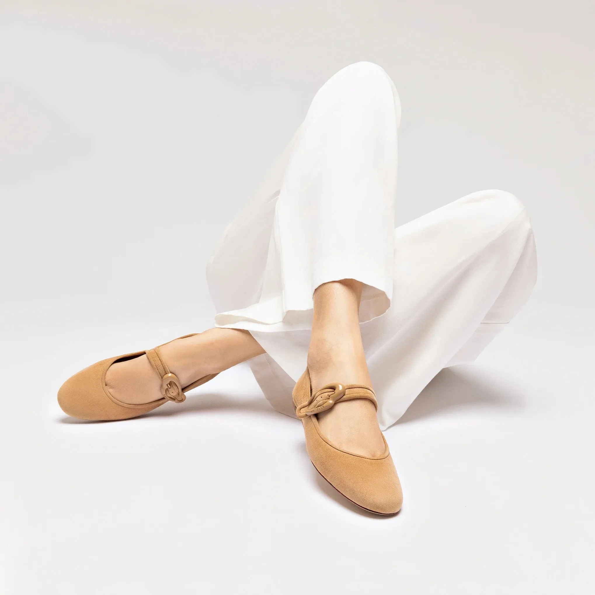 Larroude Verona Ballet Flat In Peanut Suede