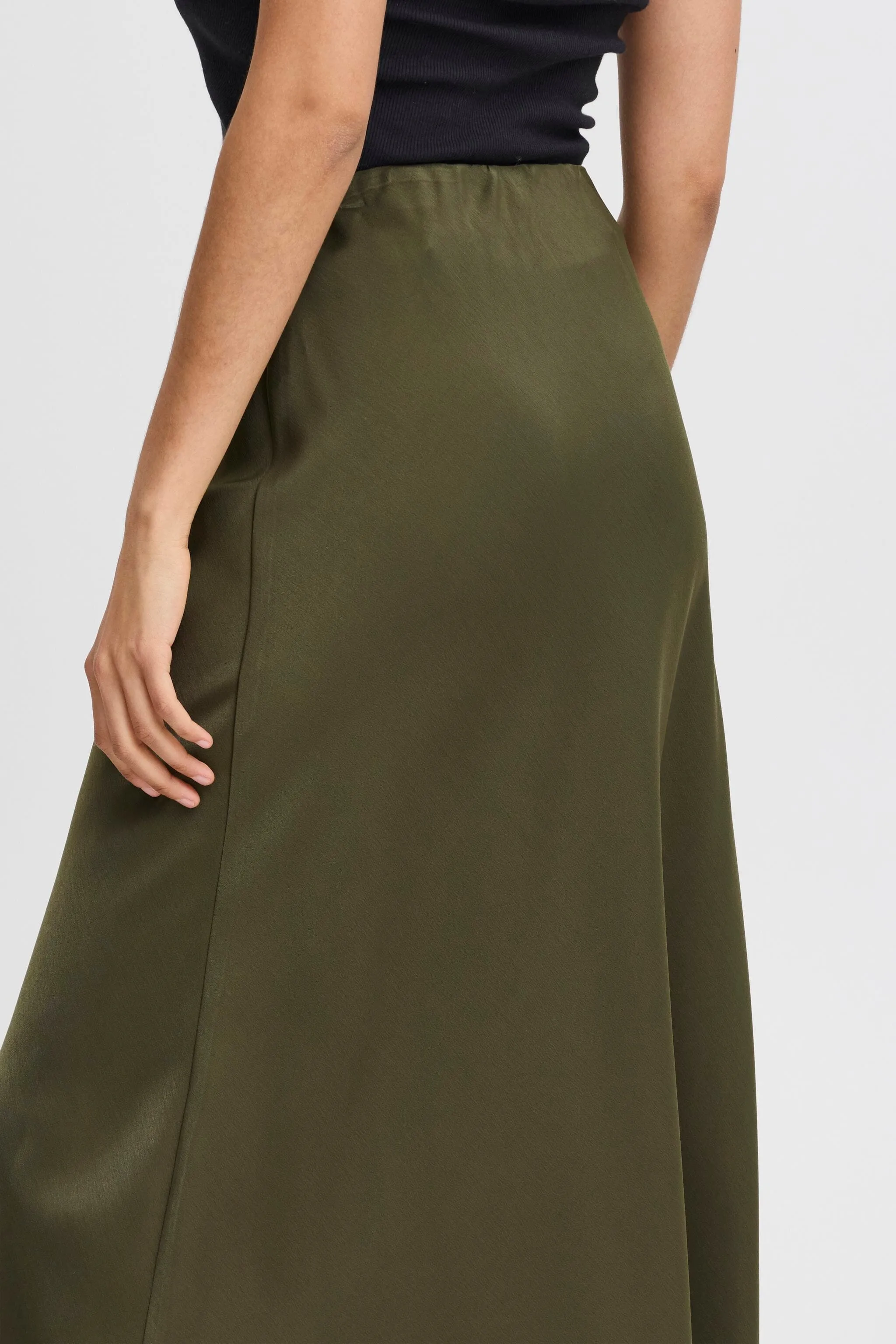 OLIVE SILKY MIDI SKIRT