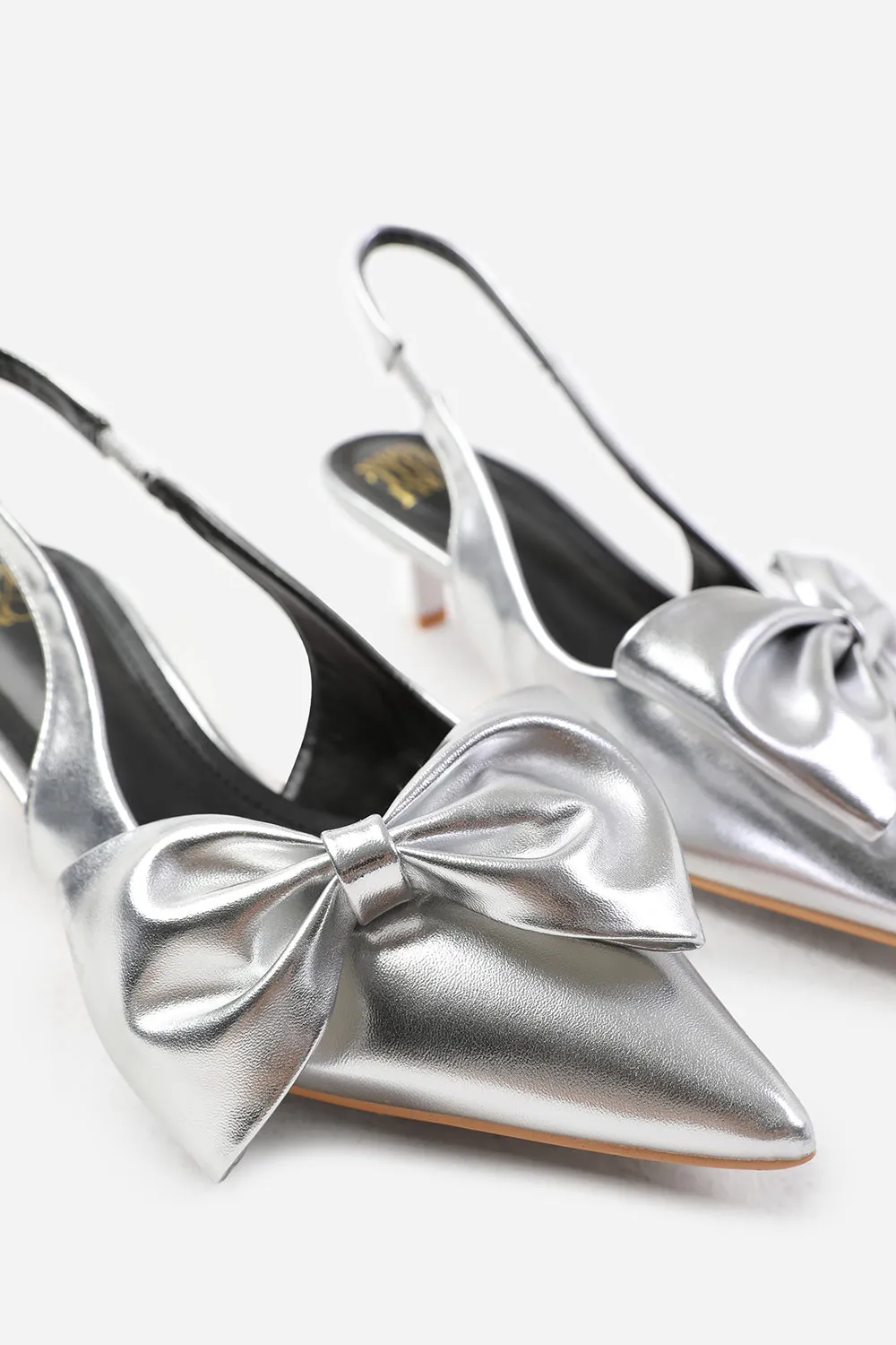 SANTORINI LOW KITTEN HEELS WITH POINTED TOE AND BOW DETAIL IN SILVER